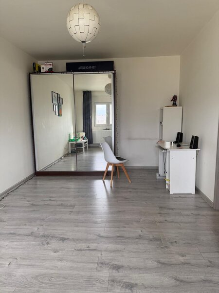 Campia Libertatii, Piata Muncii, langa scoala 75,